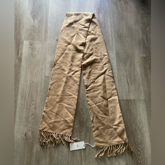 closed tan oversized long virgin wool tassel cozy scarf neck wrap one size NEW - Picture 3 of 4